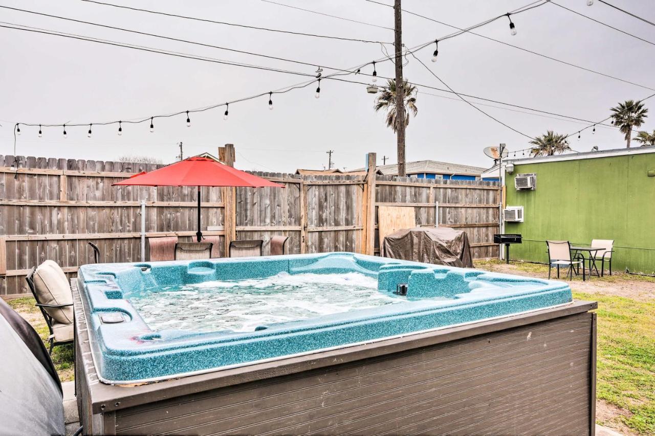Cozy Galveston Apartment - Walk To Beach And Dining المظهر الخارجي الصورة